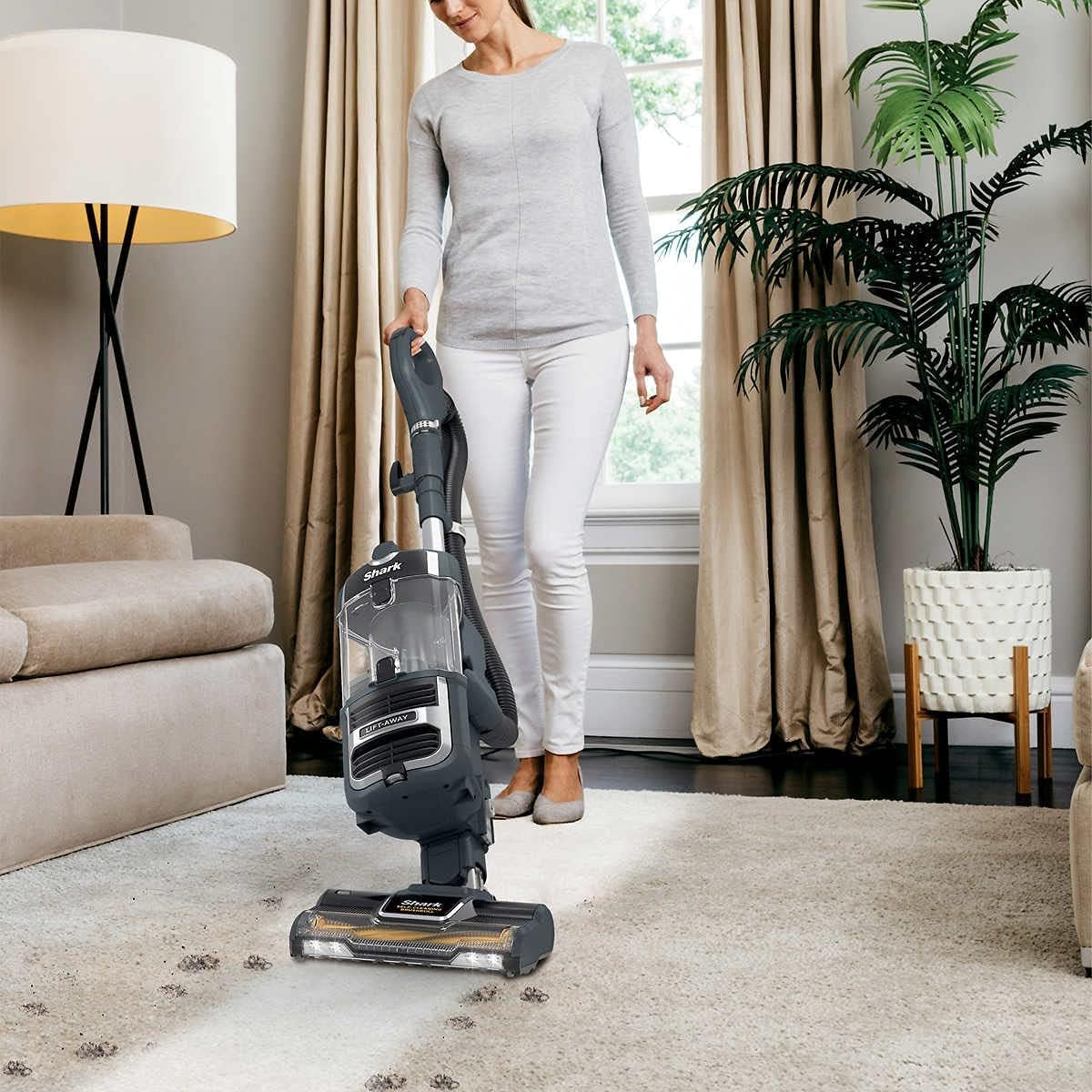 ****CLEARANCE*** Shark UV725 Navigator Lift-Away with Self Cleaning Brushroll Upright Vacuum with HEPA Filter - Image 13