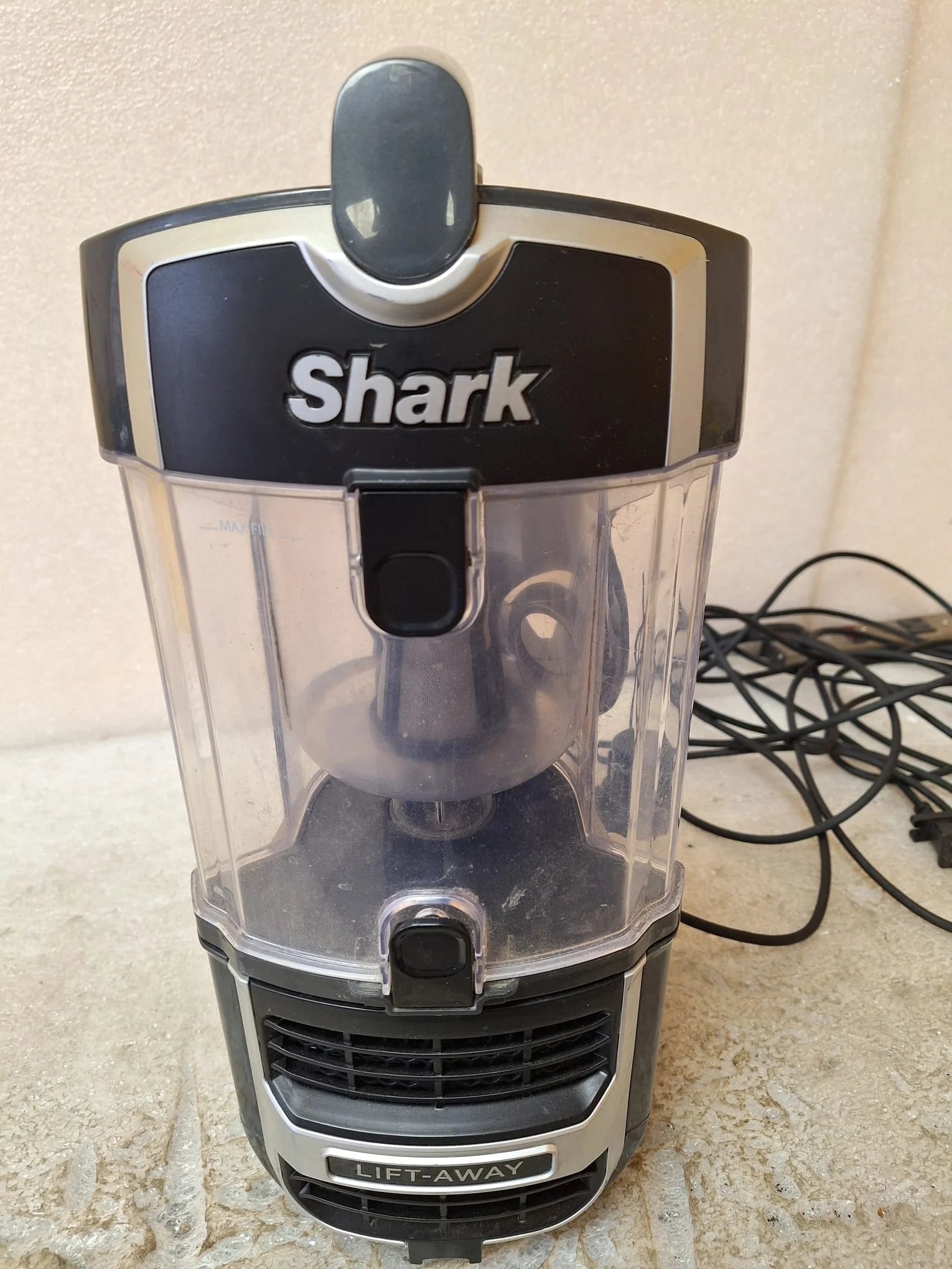 ****CLEARANCE*** Shark UV725 Navigator Lift-Away with Self Cleaning Brushroll Upright Vacuum with HEPA Filter - Image 3