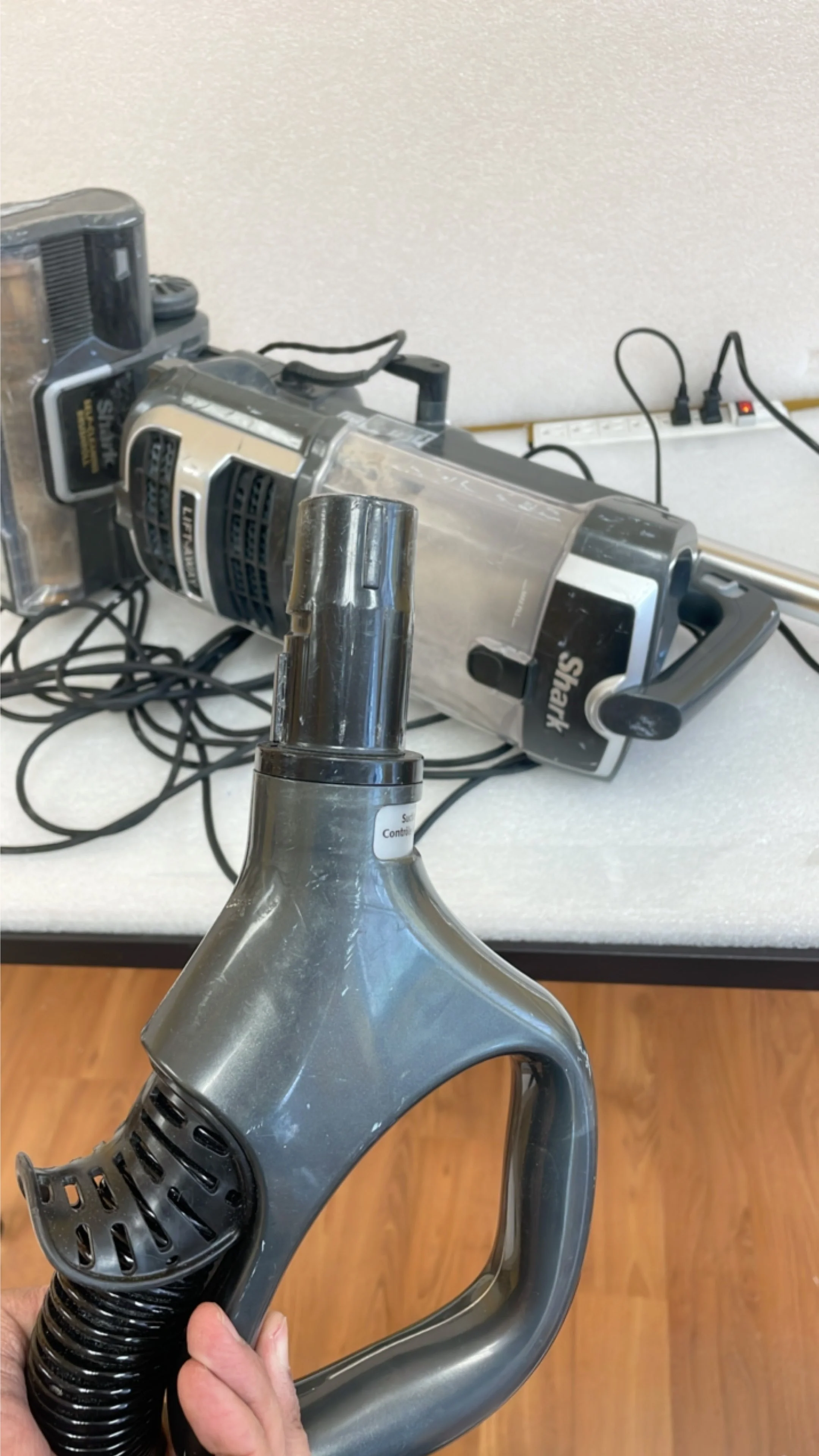 ****CLEARANCE*** Shark UV725 Navigator Lift-Away with Self Cleaning Brushroll Upright Vacuum with HEPA Filter - Image 5