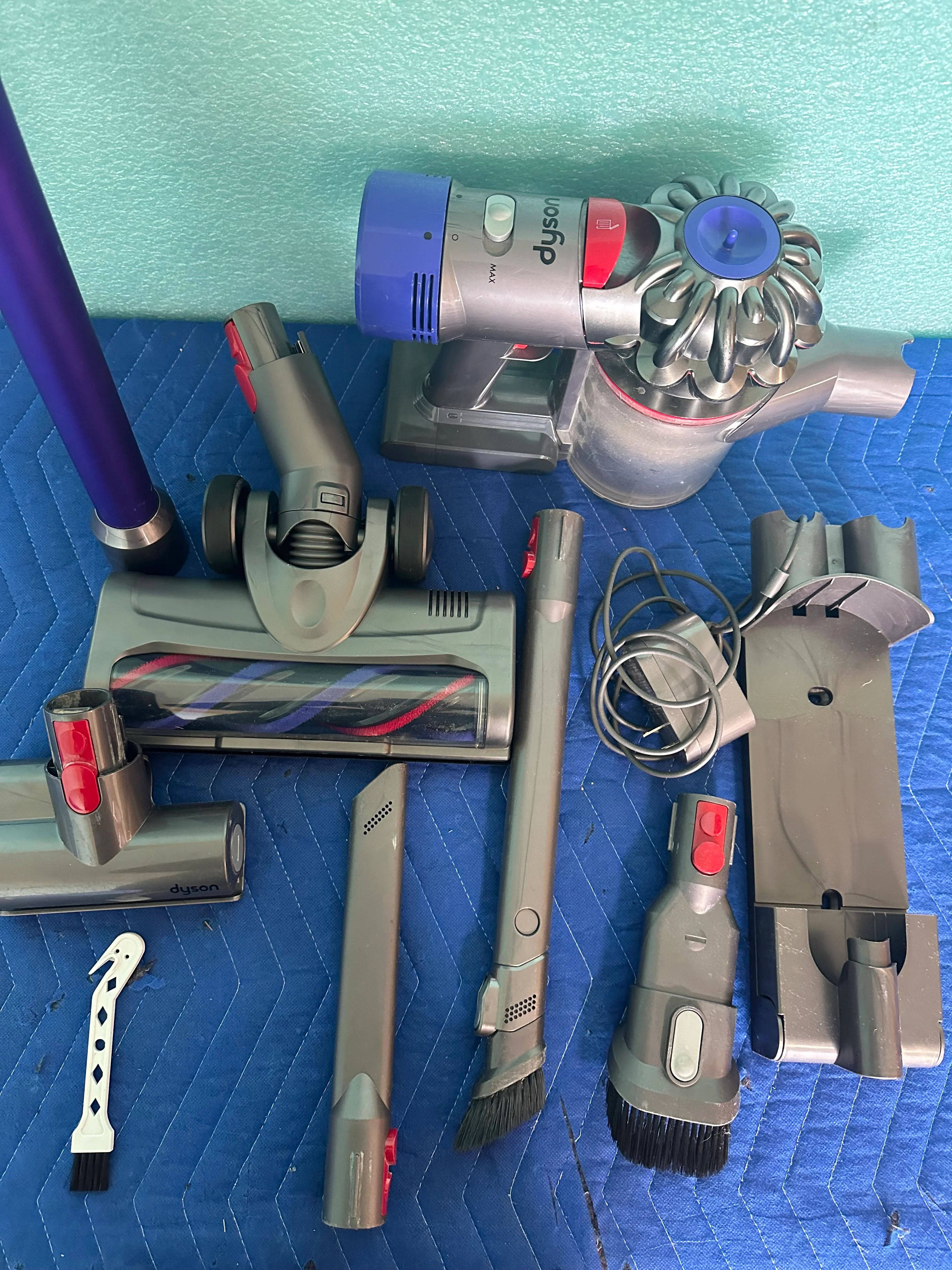 Dyson Cylcone V7 Animal Cordless Stick Vacuum Cleaner - Image 3