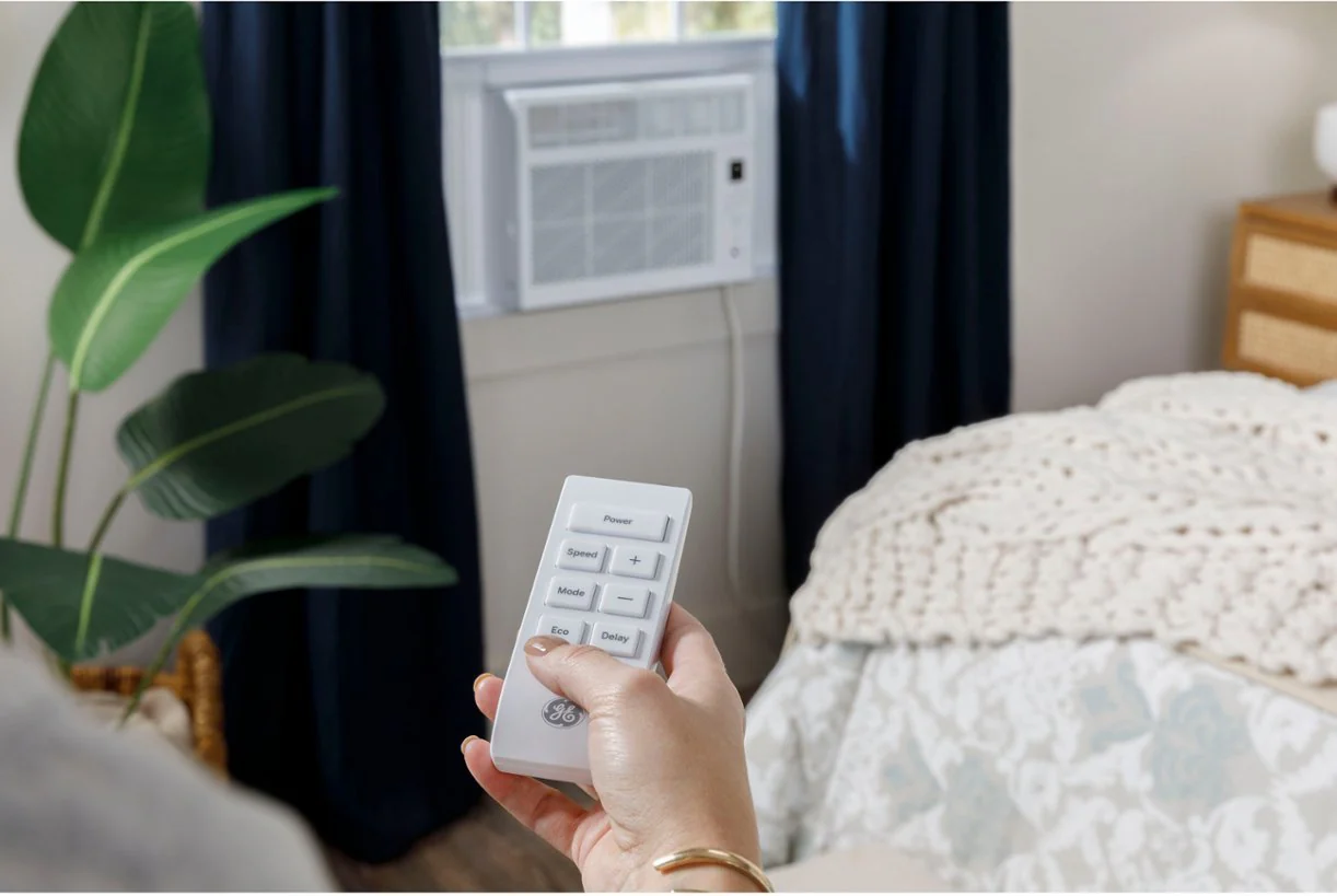 GE - 250 Sq. Ft. 6,000 BTU Window Air Conditioner with Remote - White (AHP06LZ) - Image 9