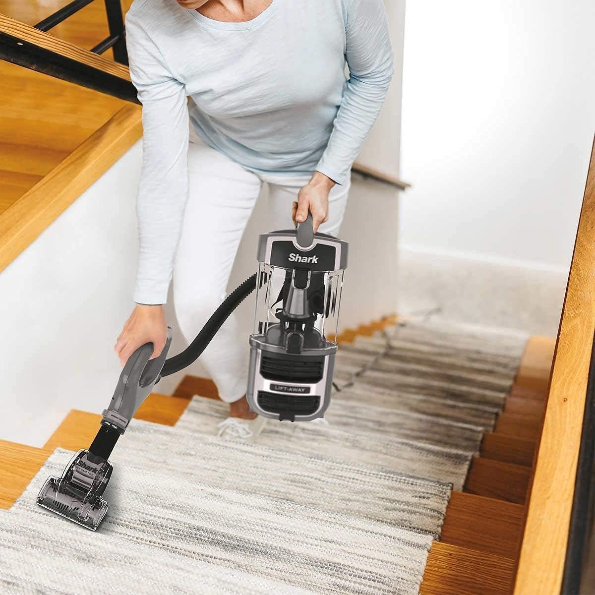 Shark Navigator Lift-Away Upright Vacuum UV650 - Image 5